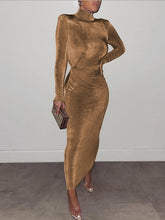 Langärmliges Maxikleid mit gerüschten Schulterpolstern